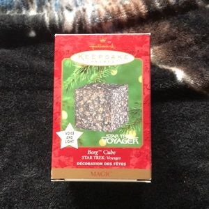 Hallmark Keepsake Ornament Star Trek Voyager Borg Cube, Dated 2000